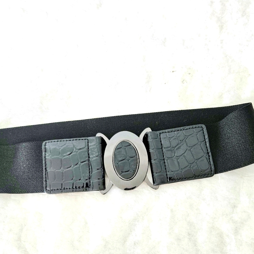 Black stretch elastic belt with medallion bucket